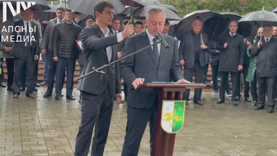 Президент Бадра Гунба обратился к народу Абхазии по случаю 32-й годовщины Дня Победы и Независимости