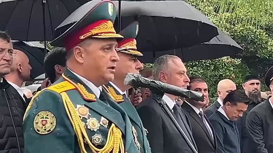 В Сухуме прошёл военный парад, посвященный 32-й годовщине Победы в Отечественной войне народа Абхазии 1992 – 1993 годов
