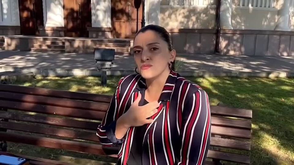 Сегодня, в Международный день музыки, Нана Черкезия — солистка Абхазской государственной филармонии им. Р.Д. Гумба — высказывается: “Я выбираю классику”!