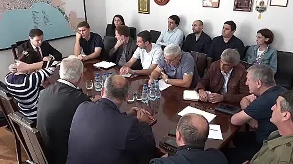 Подготовке к прогнозируемым на следующую неделю ливням посвящалось рабочее совещание, которое провел глава администрации Сухума Тимур Агрба