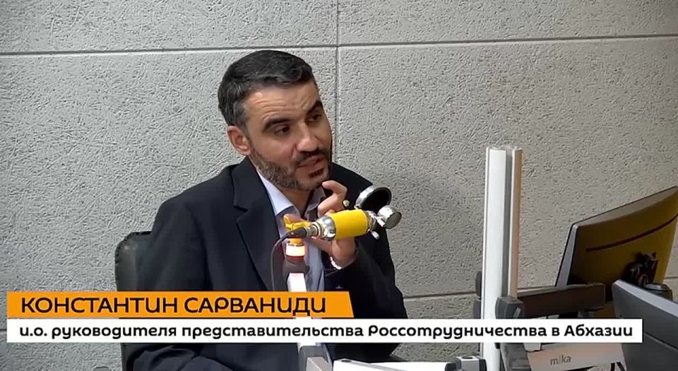 Госслужащие Абхазии пройдут дополнительное профессиональное обучение в онлайн-формате, сообщил в эфире радио Sputnik и.о. руководителя представительства Россотрудничества в республике Константин Сарваниди