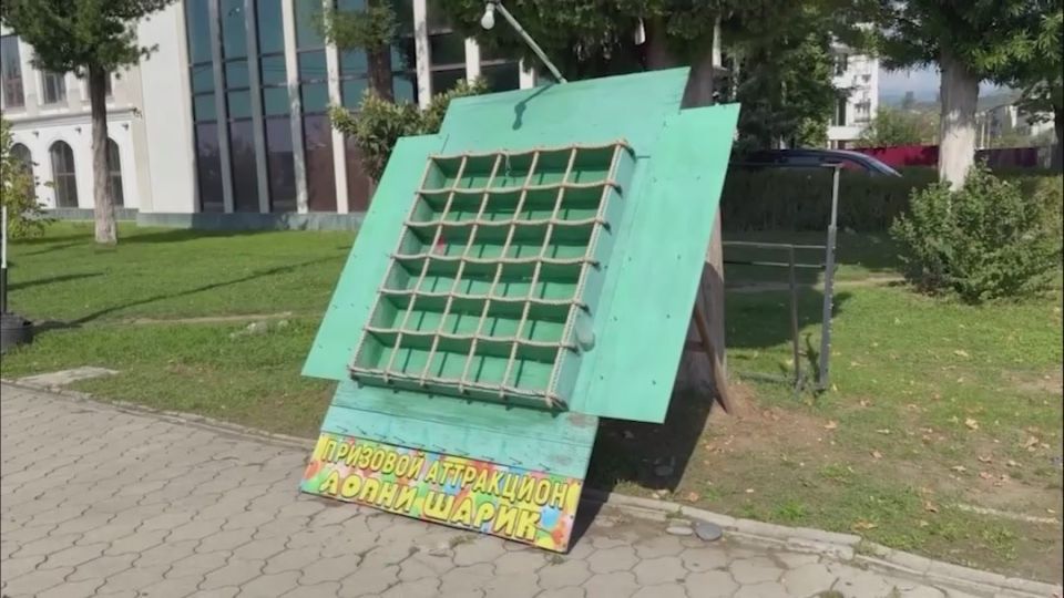 Торговые павильоны на набережной Диоскуров в Сухуме демонтируют