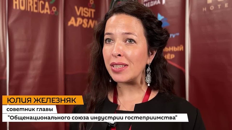 Интерес к индустрии гостеприимства значительно вырос, сообщила Sputnik советник президента "Общенационального союза индустрии гостеприимства" Юлия Железняк