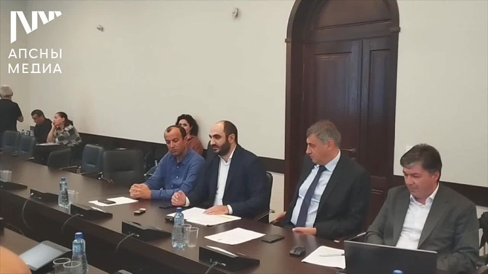 «Офисы Кадастровой палаты работают в Сухуме им районах. Принимаем заявки, офисы по районам открыты. …БТИ взаимодействуют с нами, они находятся в тех же помещениях, что и офисы Кадастровой палаты. Мы принимаем заявки на..