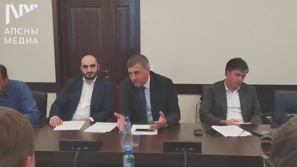Введение в действие закона «О кадастре недвижимости» столкнулось с неожиданным препятствием – отдельные работники БТИ отказались сотрудничать с Кадастровой палатой, сказал вице-премьер Вараздат Миносян в Парламенте