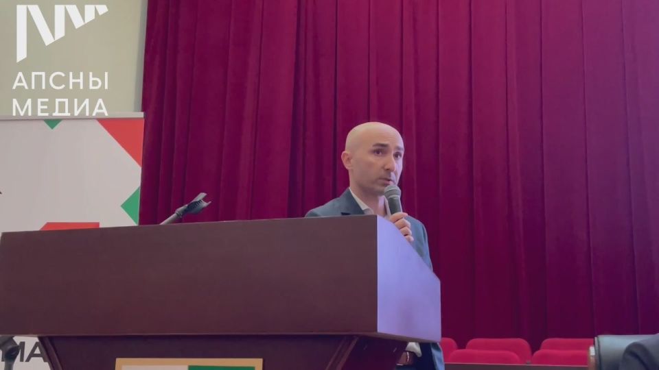 Леон Кварчия, заместитель главы администрации Галского района, на форуме “Команда Абхазии” представил проект по созданию туристско-информационного центра в Сухуме
