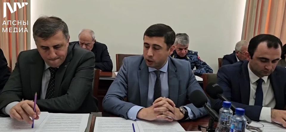 Кабинет министров предоставил ООО «Инфраструктурное развитие» право пользования участками недр для добычи подземной питьевой воды на территории аэровокзального комплекса Международного аэропорта «Сухум» им. В. Г. Ардзинба в..