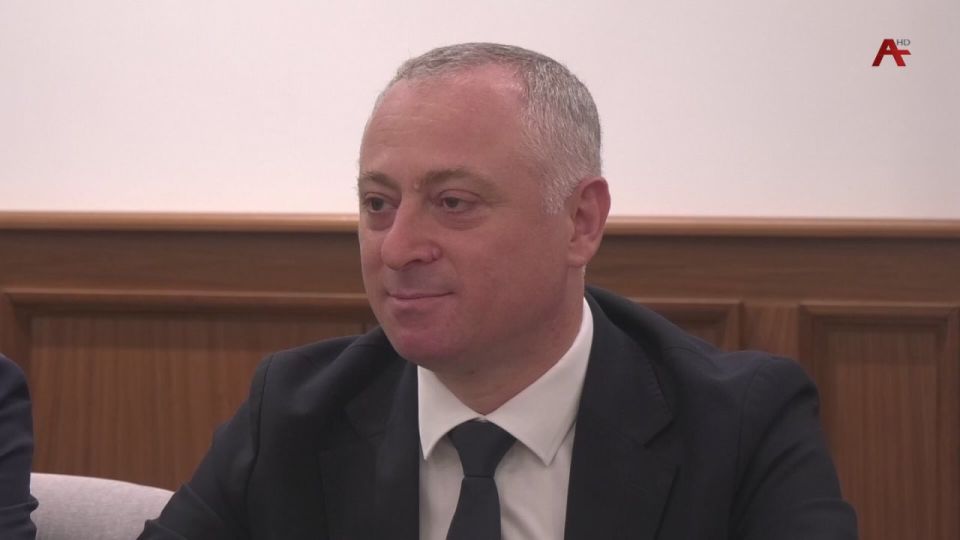 Президент Бадра Гунба и Светлана Журова обсудили участие абхазских бойцов в специальной военной операции
