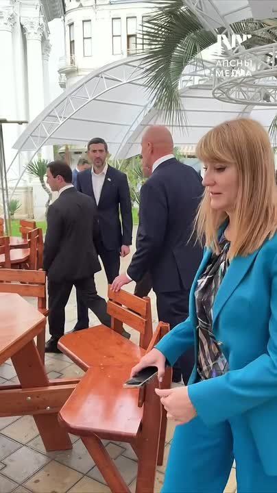 Депутаты Госдумы Светлана Журова и Александр Карелин посетили набережную столицы