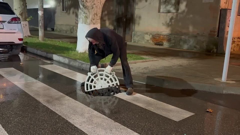 В связи с усилением осадков коммунальные службы переходят на усиленный режим работы