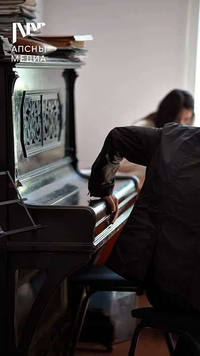 Лев Смыр – заслуженный учитель Абхазии