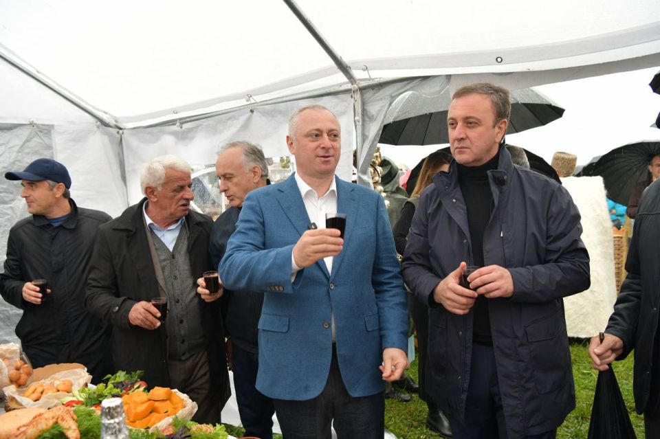 Президент Бадра Гунба посетил павильоны на Лыхнаште