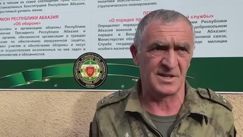 Сборы резервистов в рамках оперативно-тактических учений Генштаба ВС Абхазии начались в Гудаутском районе, сообщил военный комиссар района Замир Чкок
