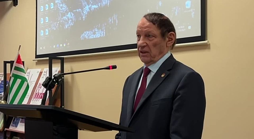 IX Международный арт-пленэр "Краски осени Абхазии" открылся на факультете искусств в АГУ