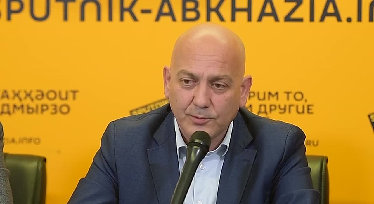 Минкульт Абхазии планирует впервые провести театральный фестиваль с участием российских театров в республике в 2026 году, сообщил в пресс-центре Sputnik министр культуры Абхазии Даур Кове