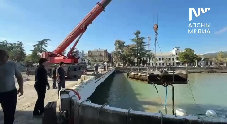 Светомузыкальный фонтан в столичном порту демонтировали на зимний период