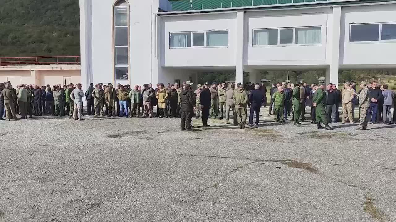 Главнокомандующий Вооруженными силами Абхазии Бадра Гунба посетил поселок Бзыбь, где проходят сборы резервистов Гагрского района