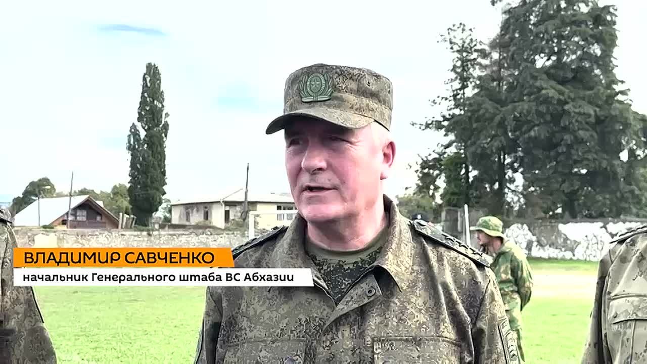 Оперативно-тактические учения ВС Абхазии выполняются круглосуточно в сложных условиях, сообщил глава Генштаба Владимир Савченко