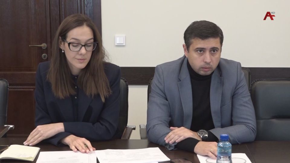 В Парламенте Абхазии состоялось заседание Комитета по экономической политике, реформам и информационным технологиям под председательством Резо Зантария, где депутаты рассмотрели ряд важных законопроектов