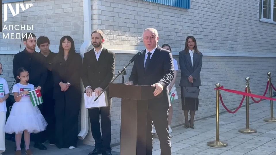 Среднюю школу № 4 им. Оскара Гвазава после ремонта открыли в городе Гудаута