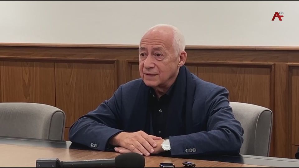 Аконцерт иалагаана Асны Ахада Бадра Гынба идикылеит Асныи Урыстылеи Жлар рартист Хьыбла Гьерзмаааи Урыстыла амилат филармониа орекстр асахьаркырат напхгаы , адирижиор хада Владимир Спивакови