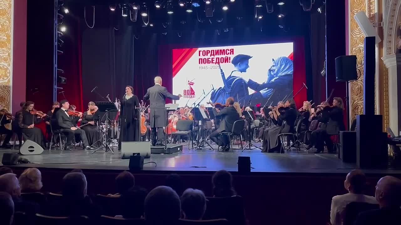 Концерт «Я люблю тебя, жизнь!» Хиблы Герзмава, Владимира Спивакова и Национального филармонического оркестра России начался в Абхазском драматическом театре
