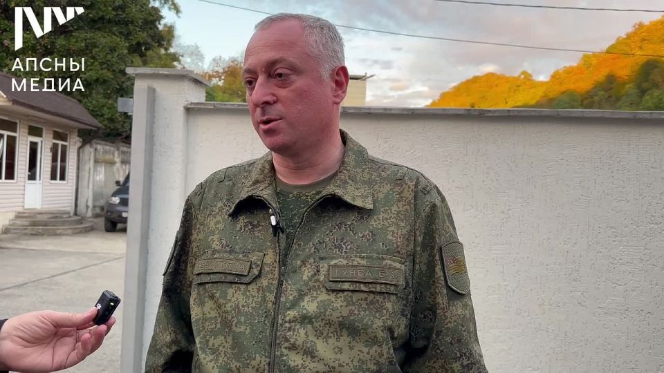 Бадра Гунба подвел промежуточные итоги оперативно-тактических учений, в которых задействованы все силовые структуры Абхазии