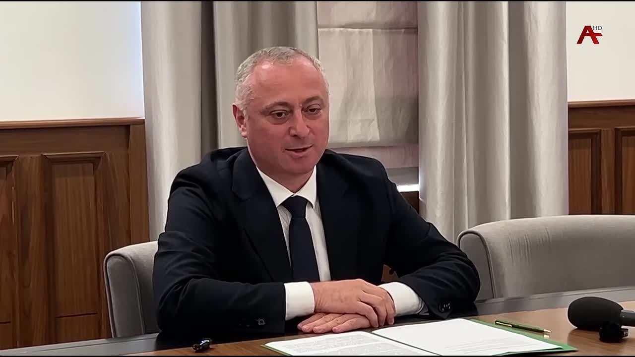 Президент Бадра Гунба принял российского дирижера Владимира Спивакова и народную артистку Абхазии и России Хиблу Герзмава