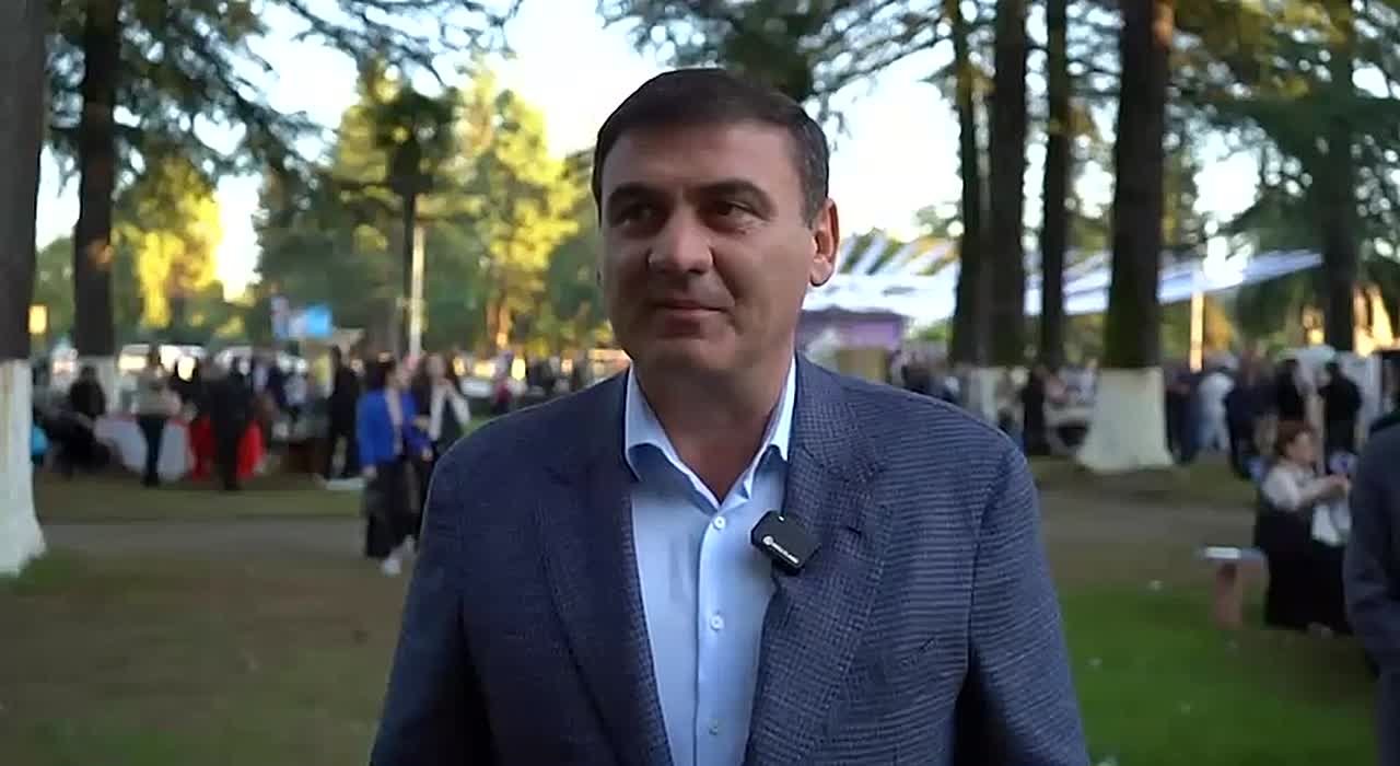 Вице-президент Абхазии Беслан Бигвава принял участие в торжественных мероприятиях, посвященных Дню города Гал
