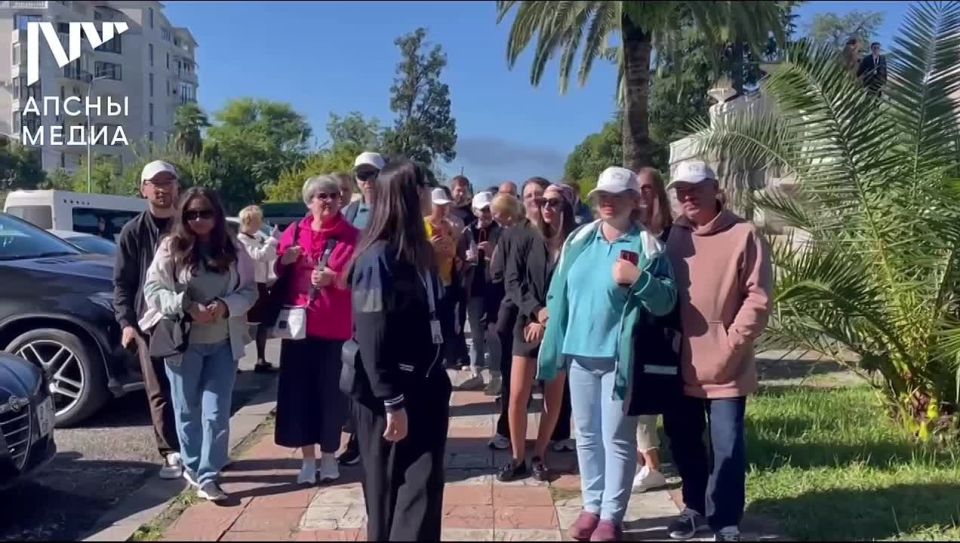 Сегодня в Сухуме стартовал проект «Прошагай Абхазию!» Жители и гости города отправились в увлекательное путешествие