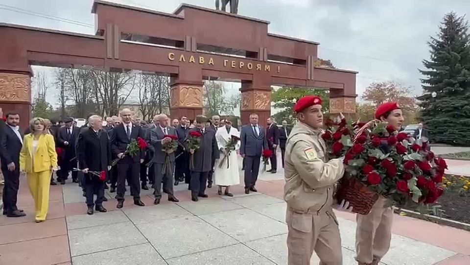 Спикер Парламента Абхазии Лаша Ашуба и депутат Астамур Джопуа участвуют в торжественных мероприятиях во Владикавказе