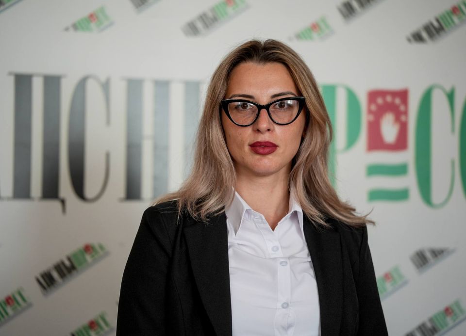 Просто помогайте людям!. Когда я разговариваю с людьми с ограниченными возможностями и вижу, что они жалеют себя и винят судьбу, я говорю им: «Мы не можем изменить то, что уже произошло. Но мы непременно научимся полноценно..