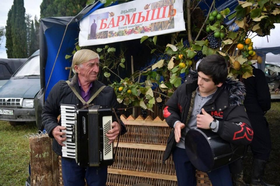 Ачандара и Куланырхуа стали победителями праздника урожая на Лыхнаште, сообщил Sputnik замглавы администрации Гудаутского района по сельскому хозяйству Юрий Кварацхелия