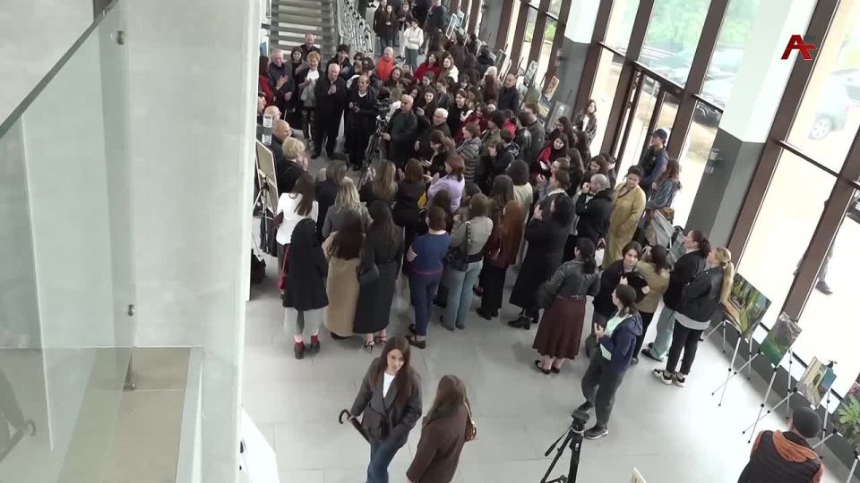 АРААГАЛАНТИ АШАРА. Аынаррат университет аы имаысит мчыбжьык иалаганы аазарат факультет астудентца злахыз жларбажьарати арт - пленер «агалан ашыгаа» а захьу