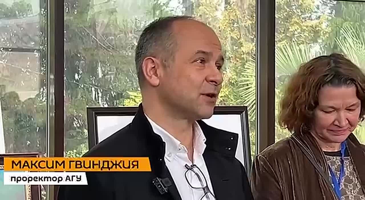 Итоговая выставка IX Международного арт-пленэра "Краски осени Абхазии" открылась в Абхазском государственном университете