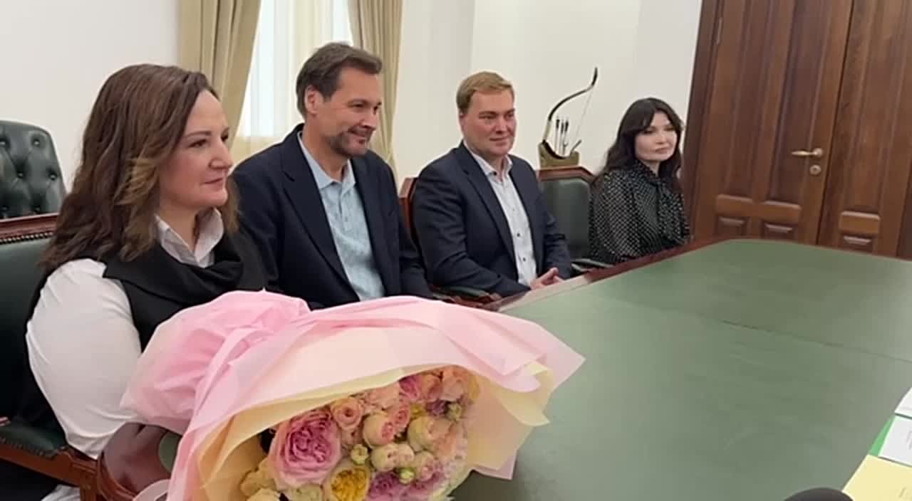 Бадра Гунба принял Алису Гицба и членов жюри конкурса "Музыка — диалог без расстояний и границ"