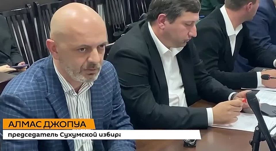 15 из 19 действующих депутатов Сухумского городского собрания выдвинули свои кандидатуры на предстоящих выборах, сообщил председатель городской избирательной комиссии Алмас Джопуа
