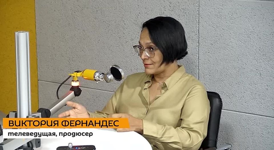 Дирижер из Мексики готов пригласить лауреатов конкурса-лаборатории Алисы Гицба для участия в концертах, рассказала в эфире радио Sputnik продюсер, лауреат международных конкурсов Виктория Фернандес