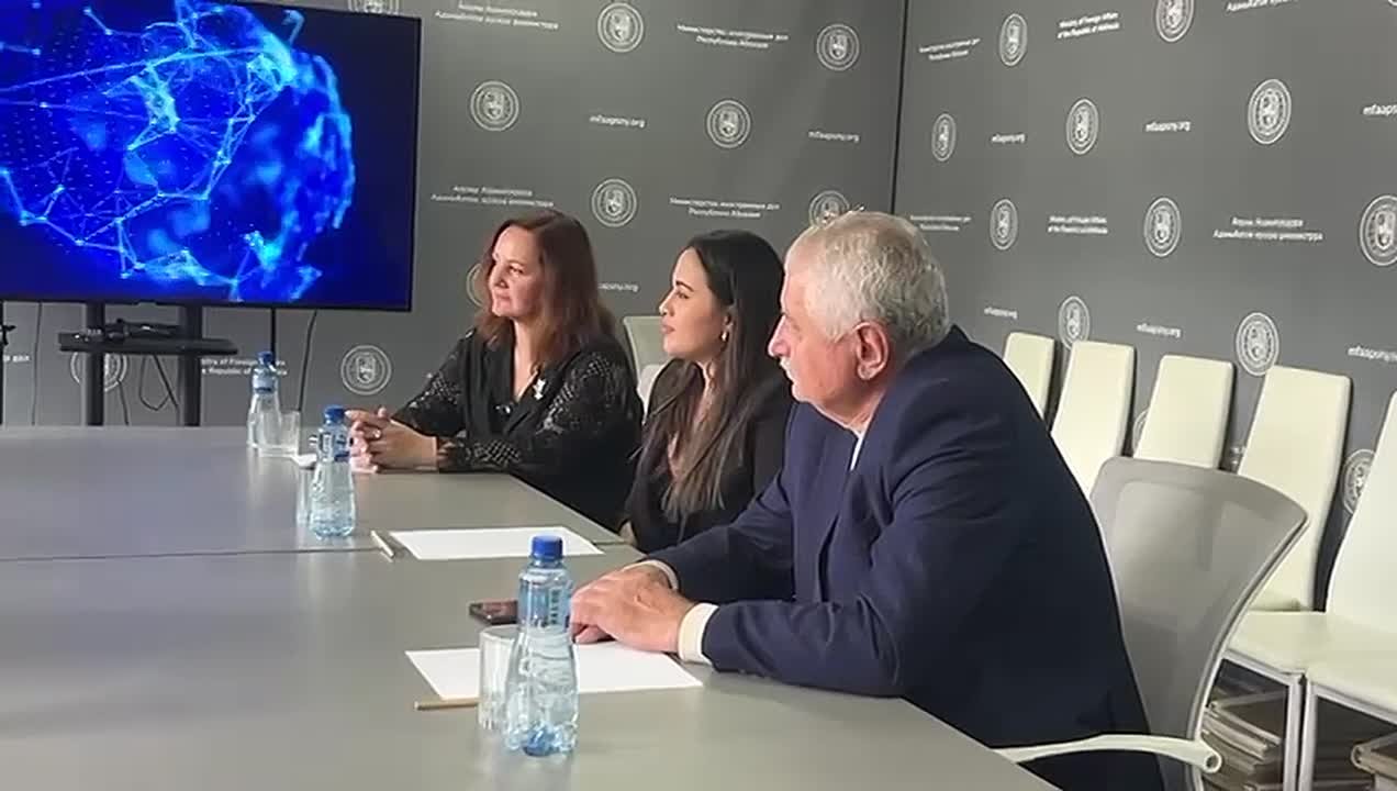 Олег Барциц принял народную артистку Абхазии, заслуженную артистку России, руководителя Международного музыкального конкурса-лаборатории «Музыка – диалог без границ и расстояний» Алису Гицба и ведущую солистку..