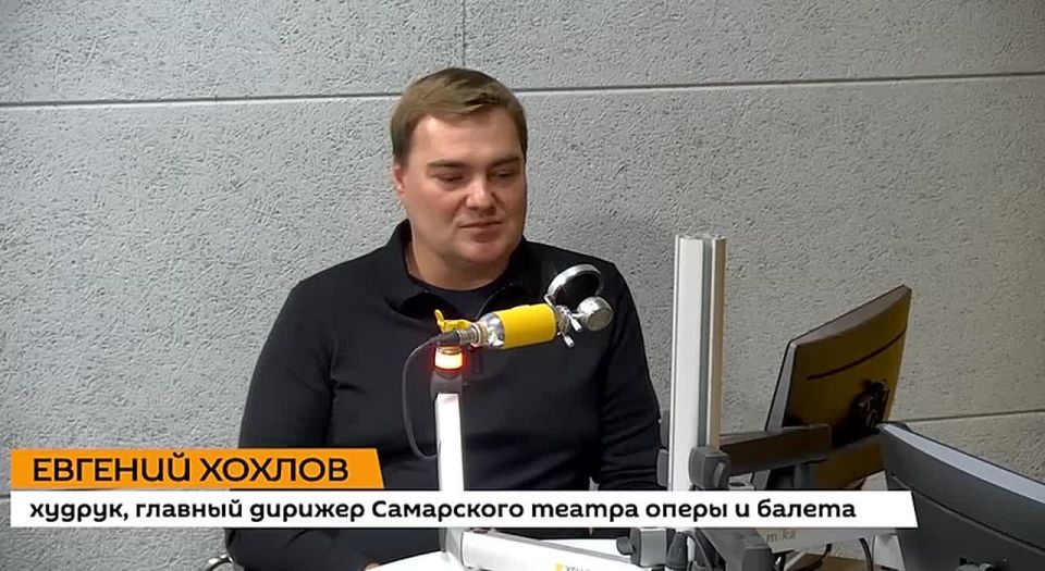 Конкурс-лаборатория Алисы Гицба не только оценивает участников, но и помогает им развивать новые навыки и получать стимул для роста, отметил в эфире радио Sputnik худрук и главный дирижер Самарского театра оперы и балета..