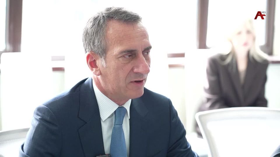 Министр иностранных дел Олег Барциц принял народную артистку Абхазии, заслуженную артистку России, руководителя Международного музыкального конкурса-лаборатории «Музыка – диалог без границ и расстояний» Алису Гицба и ведущую..