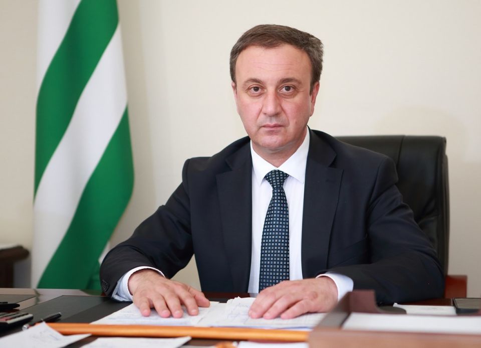 Владимир Делба поздравил коллектив Государственной миграционной службы с 16-летием со дня образования ведомства