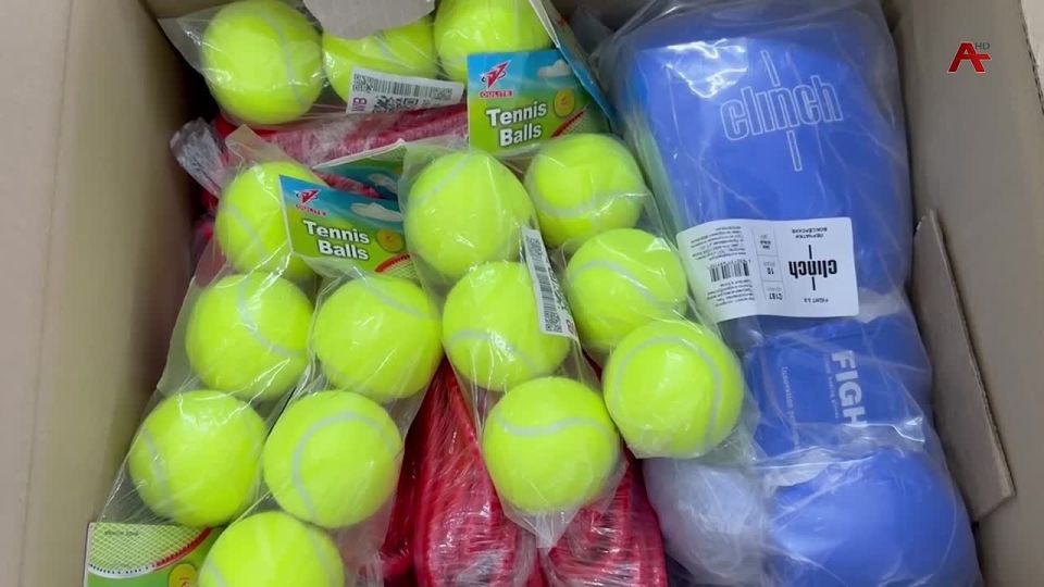 Администрация Сухума передала спортивный инвентарь Школе бокса