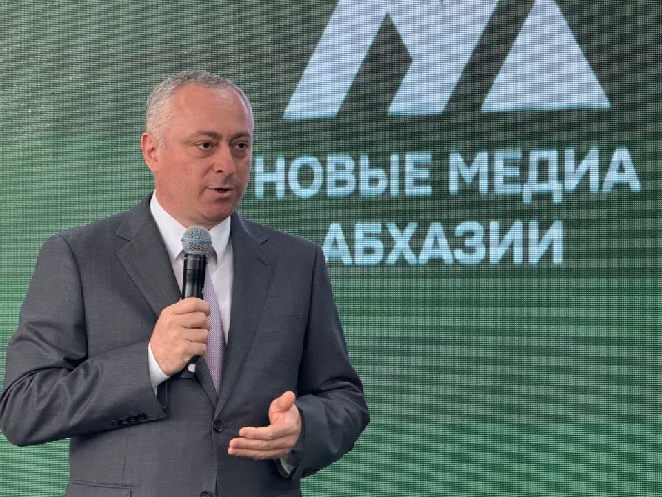 Президент Бадра Гунба приветствовал участников проекта "Новые медиа Абхазии"
