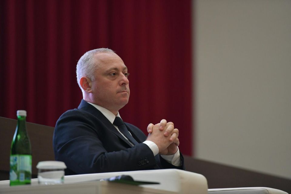 Президент Абхазии Бадра Гунба посетил юбилейный вечер "Алаф Клаб"