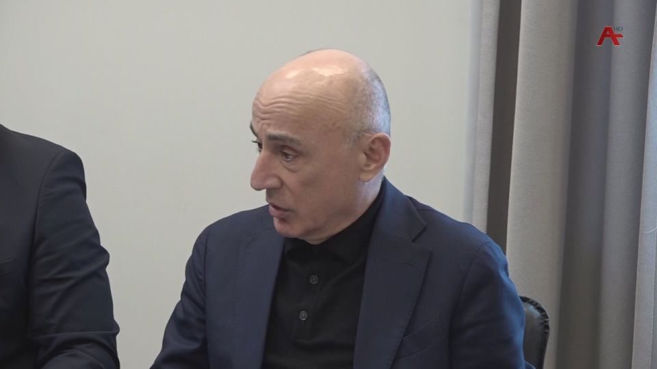 В Народном собрании под председательством Резо Зантария прошло заседание комитета по экономической политике, реформам и информационным технологиям