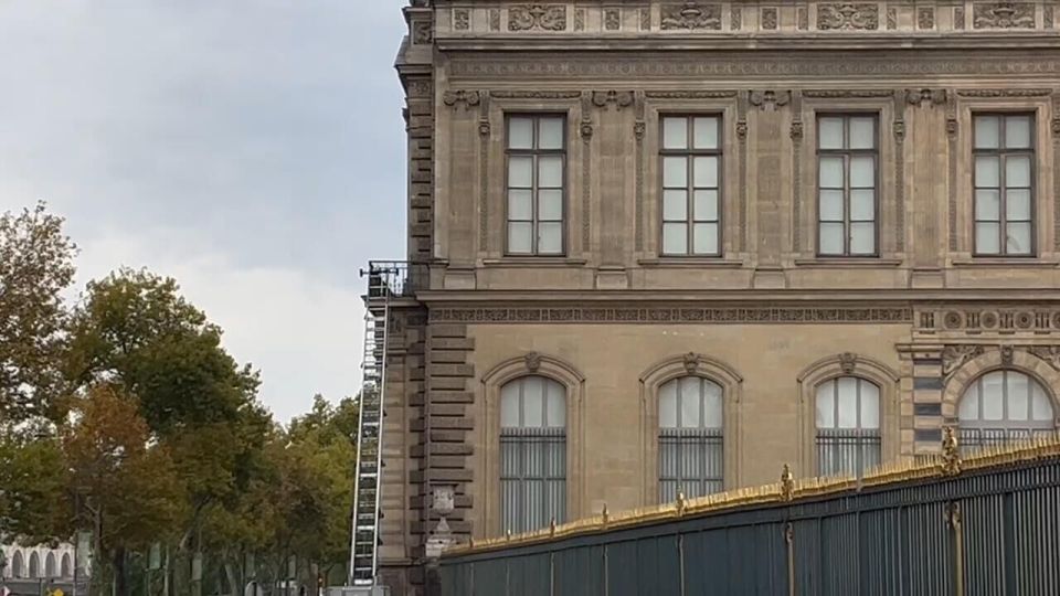 Новые улики появились в деле об ограблении Лувра