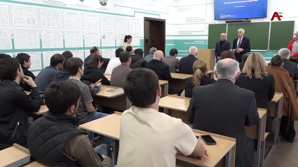 «ЭНЕРГЕТИК БУДУЩЕГО». Теперь студенты АГУ направления электроэнергетика и электротехника смогут изучать науки в специально оборудованном помещении