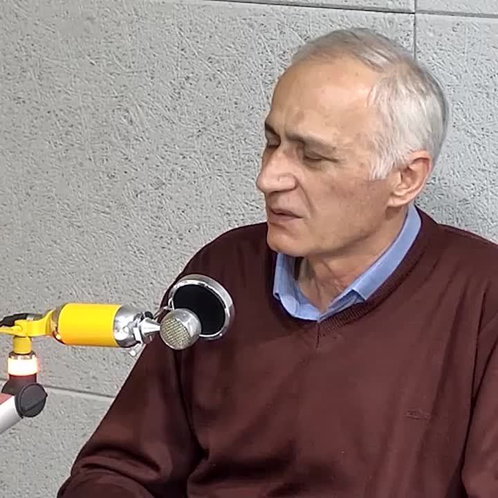 АГУ реагирует на вызовы в обществе, и вводит новые специальности, рассказал первый проректор университета Роман Дбар