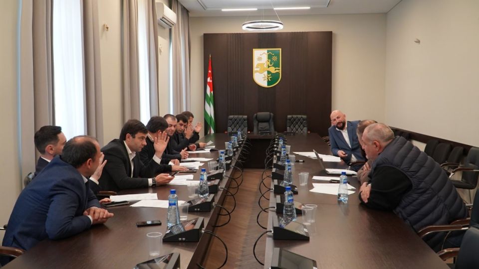 Комитет по государственно-правовой политике рекомендовал учитывать стаж работы при выборах депутатов Парламента